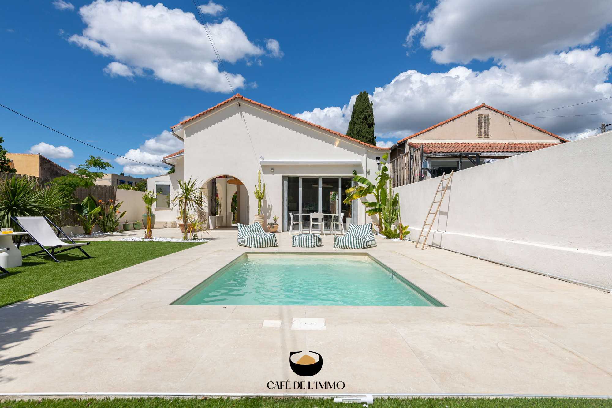 CALME, PISCINE ET SOLEIL