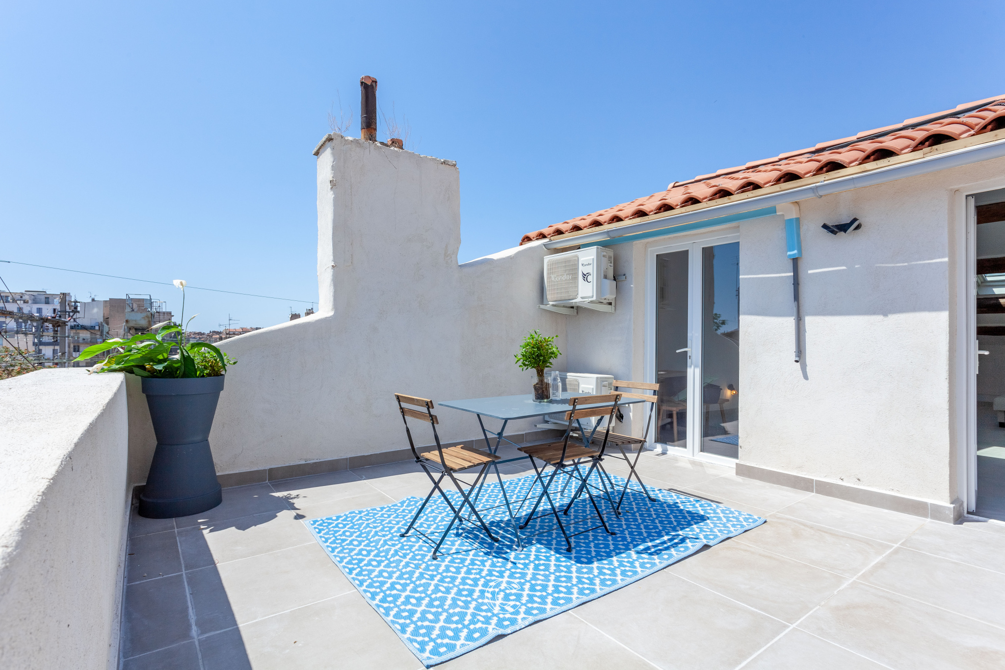DUPLEX  TYPE 5 AVEC TERRASSE - LA BLANCARDE- RARE