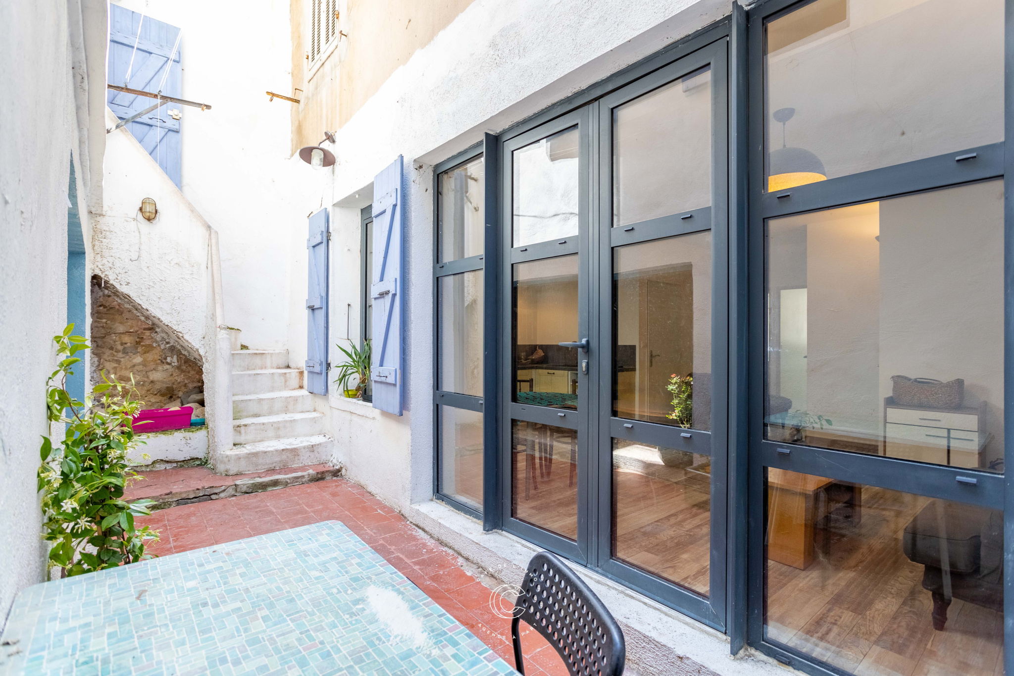 BEL APPARTEMENT AVEC SA DÉPENDANCE ET SA TERRASSE AU COEUR DE VAUBAN