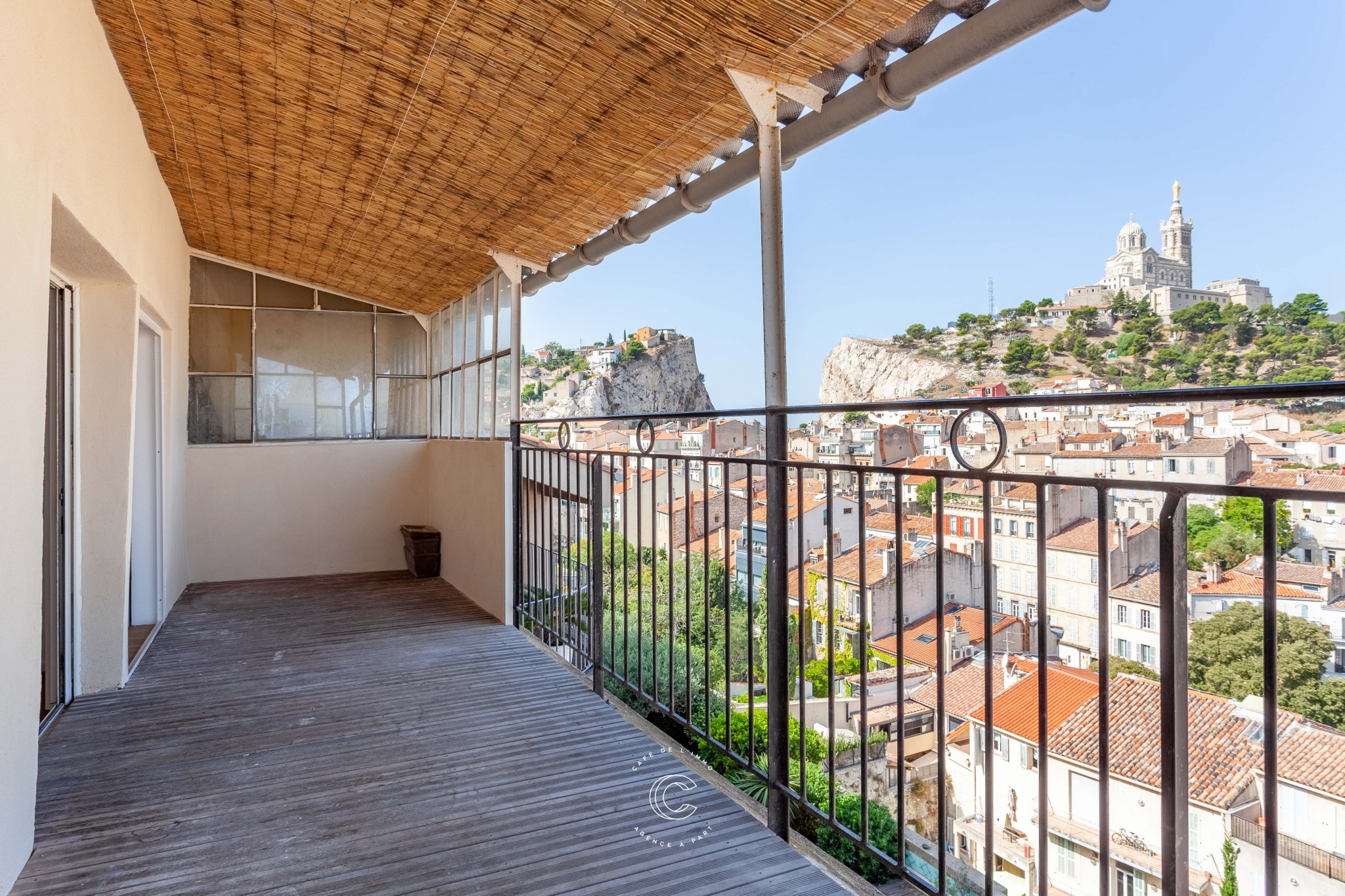 VAUBAN, T3 RÉNOVÉ AVEC TERRASSE VUE MER