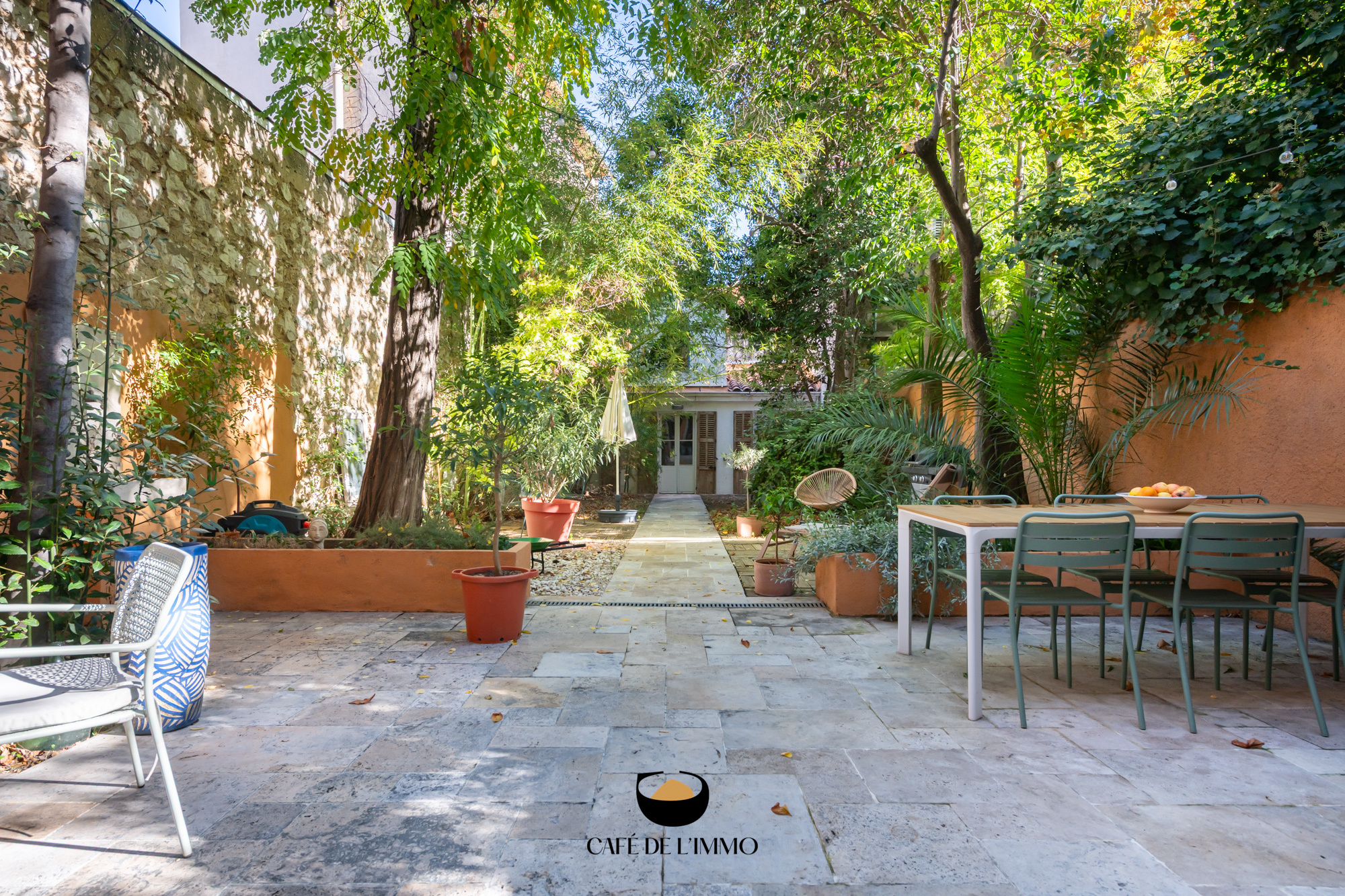 JARDIN URBAIN ET DÉPENDANCE