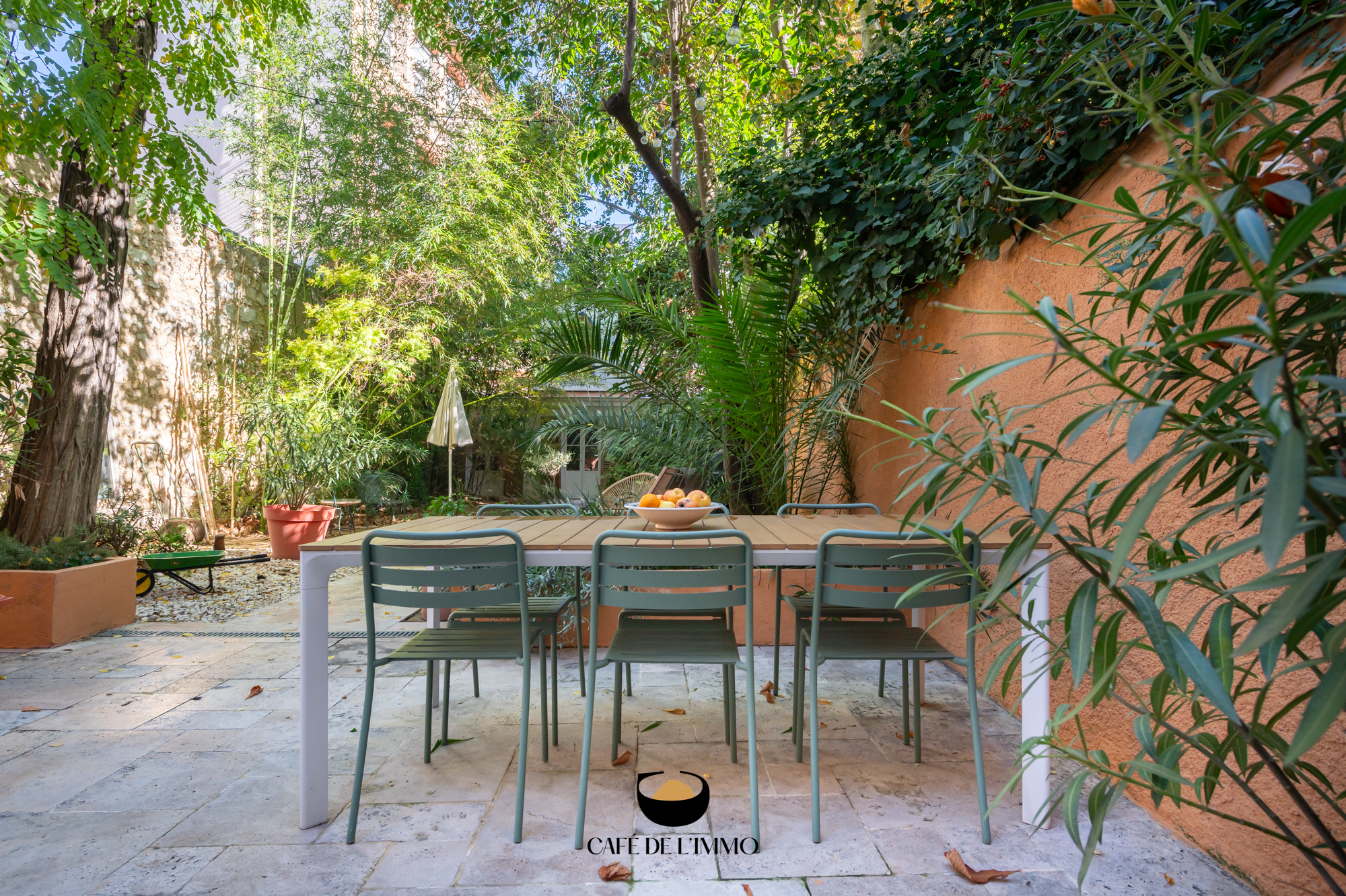 JARDIN URBAIN ET DÉPENDANCE