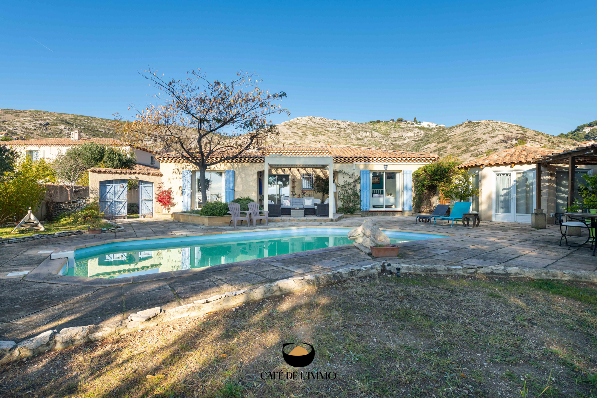 UNE MAISON ENTRE MER ET COLLINES
