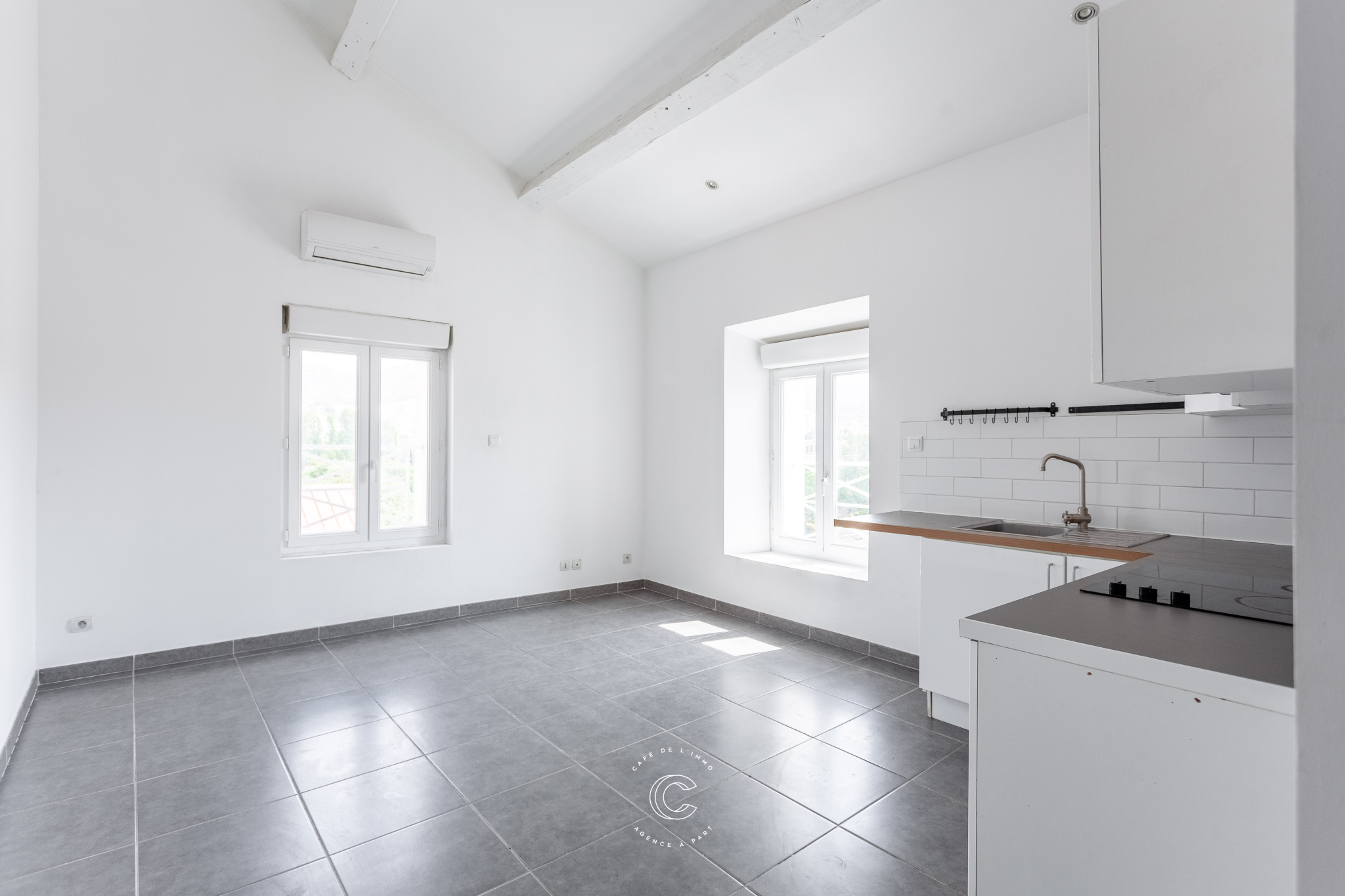 TYPE 3 EN DUPLEX - PLACE DE STATIONNEMENT
