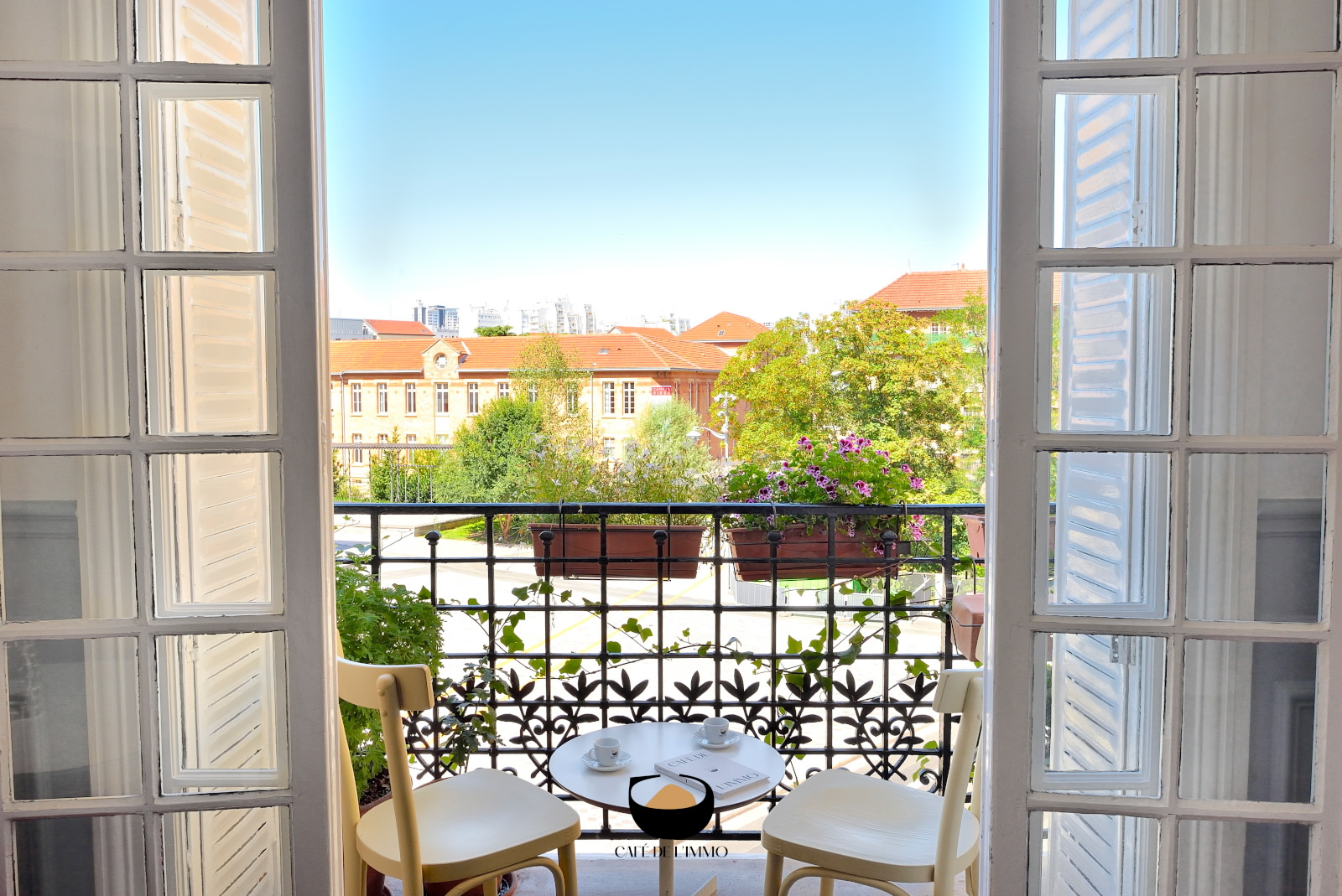 PARIS 14ÈME - UN CAFÉ SUR LE BALCON?